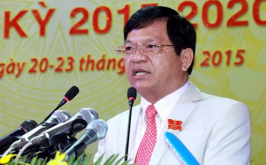 Bộ Chính trị kỷ luật cảnh cáo Bí thư Tỉnh ủy Quảng Ngãi Lê Viết Chữ