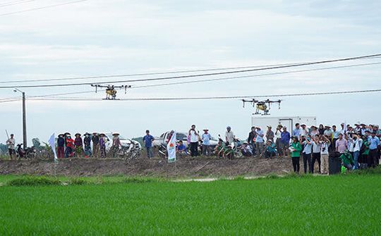 Quảng Nam: Trình diễn thiết bị phun thuốc bảo vệ nông vụ