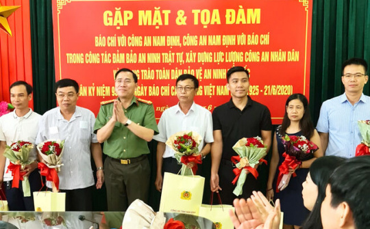 Báo chí với Công an nhân dân và phong trào toàn dân bảo vệ ANTQ