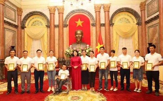 Tôn vinh 22 gia đình trẻ tiêu biểu toàn quốc 2020