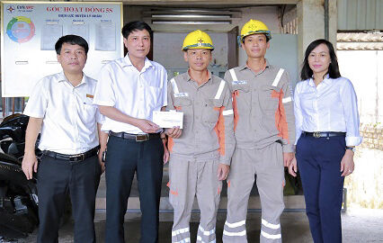 PC Hà Nam thăm hỏi động viên người lao động trực tiếp trong mùa nắng nóng