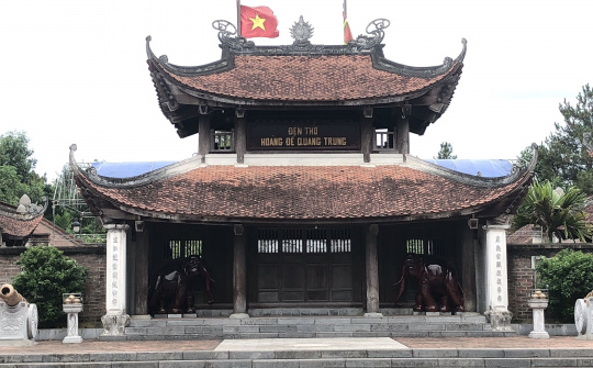 Về xứ Nghệ đến với Đền thờ Hoàng đế Quang Trung trên núi Quyết