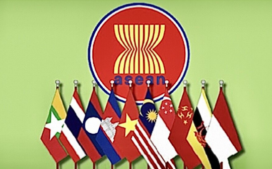 ASEAN thông qua tuyên bố về ‘vượt lên các thách thức và duy trì tăng trưởng’