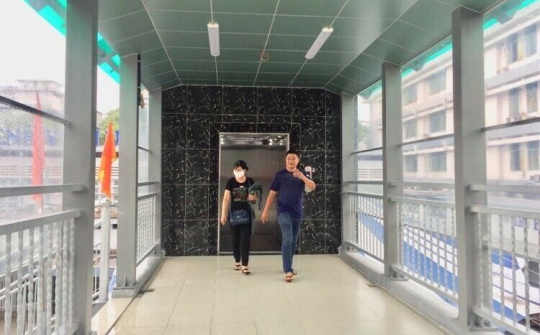 Cầu bộ hành có thang máy đầu tiên cho người bệnh