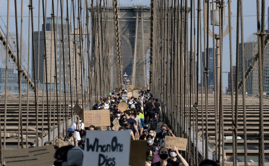 Mỹ: Làn sóng biểu tình chưa nguội, New York vẫn dỡ bỏ lệnh giới nghiêm