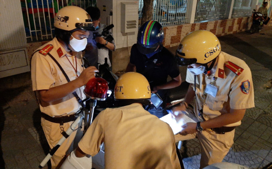 CSGT TP.HCM ra quân kiểm tra nồng độ cồn, xử lý nhiều ‘ma men’