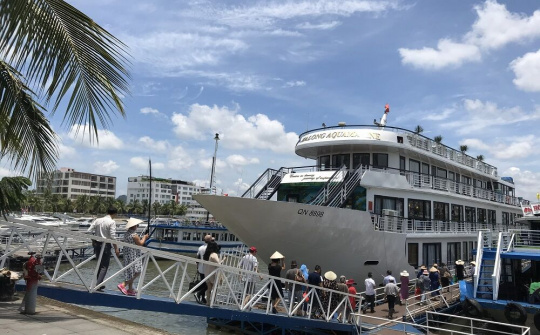 Quảng Ninh đón 160.000 lượt khách trong 2 ngày cuối tuần