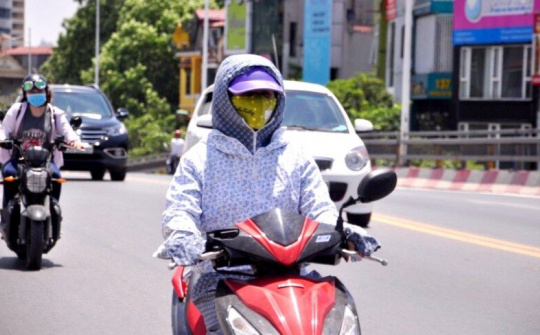 Nắng nóng gay gắt, chỉ số tia UV gây hại rất cao