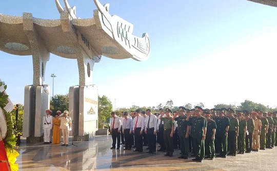 Lãnh đạo tỉnh Quảng Nam tri ân các anh hùng liệt sĩ