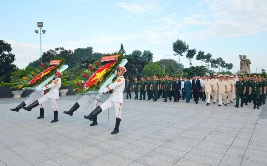 Lãnh đạo TP.HCM dâng hương tri ân các Anh hùng liệt sĩ
