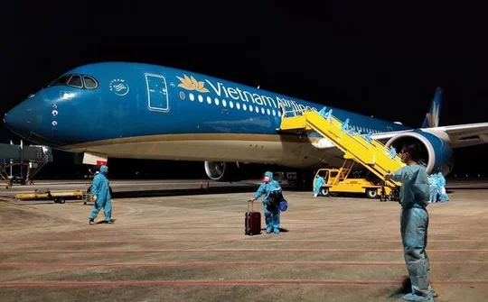 Sân bay Vân Đồn đón 276 công dân Việt Nam trở về từ Mỹ