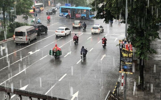 Hà Nội đón trận mưa lớn giải nhiệt trong sáng sớm ngày 3/7