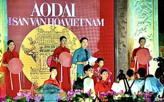 Các di sản văn hóa thế giới của Việt Nam hội tụ lung linh trên áo dài