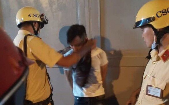 TP.HCM: CSGT tóm gọn thanh niên cướp điện thoại