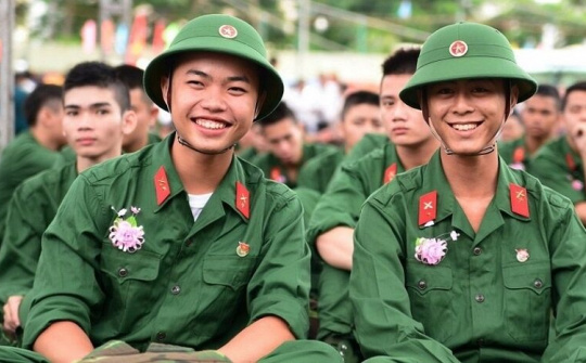 Công dân dưới 35 tuổi có thể được tuyển chọn trở thành sĩ quan dự bị