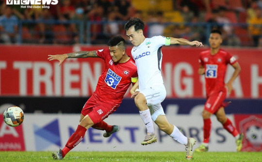 Bỏ ảo tưởng tấn công cống hiến, HAGL thực dụng sẽ thoát cảnh đua trụ hạng?