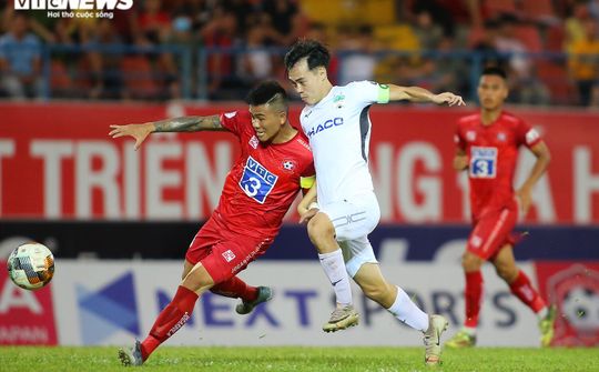 Bỏ ảo tưởng tấn công cống hiến, HAGL thực dụng sẽ thoát cảnh đua trụ hạng?