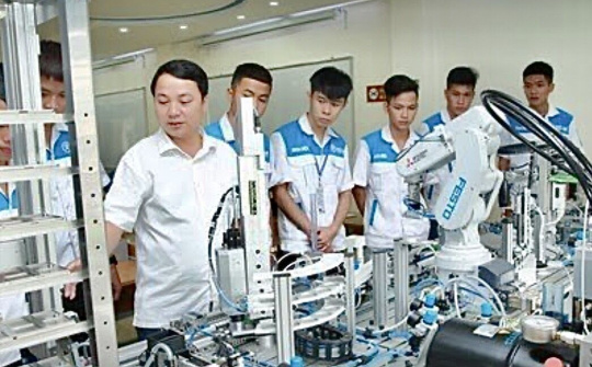 Nâng cao chất lượng nguồn nhân lực đáp ứng yêu cầu đổi mới mô hình tăng trưởng kinh tế Việt Nam