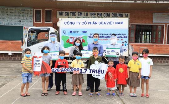 Quỹ sữa vươn cao Việt Nam: Vượt trở ngại Covid mang 1,7 triệu ly sữa đến với trẻ em nghèo