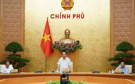 Thủ tướng chủ trì họp Thường trực Chính phủ về COVID-19