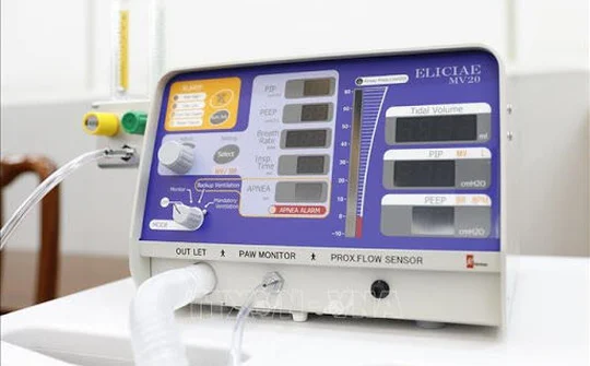 Trao tặng 500 máy thở tiếp sức cho cuộc chiến với đại dịch COVID-19