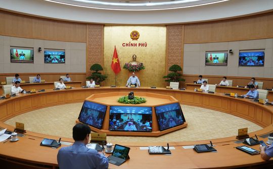Thủ tướng chủ trì họp Thường trực Chính phủ về COVID-19