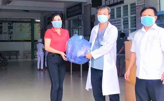 Quảng Nam: Những món quà ý nghĩa gửi tặng nơi tuyến đầu chống dịch Covid-19