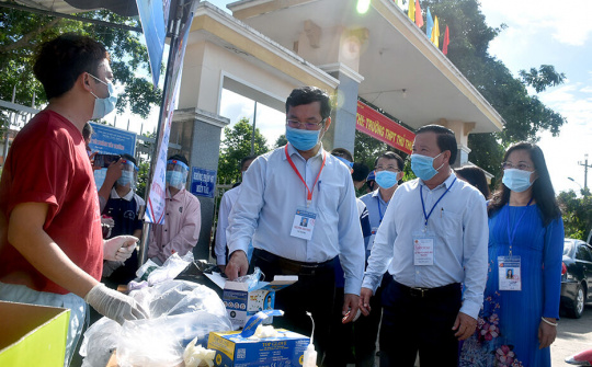 GDĐT: Thứ trưởng Nguyễn Văn Phúc kiểm tra công tác thi tốt nghiệp THPT tại Long An