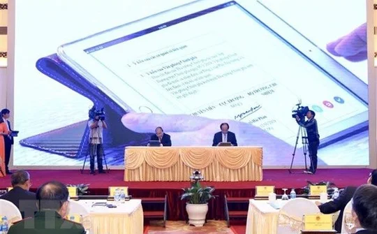 Công phá mạnh mẽ vào tư duy giấy tờ