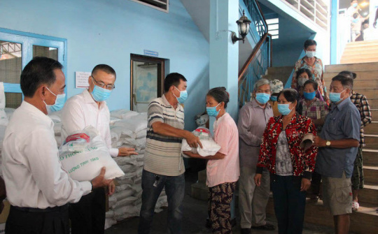 Tiếp tục hỗ trợ khẩn cấp người gốc Việt gặp khó khăn tại Campuchia