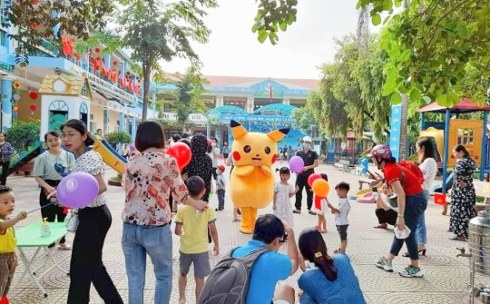 Trường Mầm non Đông Sơn (Thanh Hóa): Phía trước là tầm cao mới