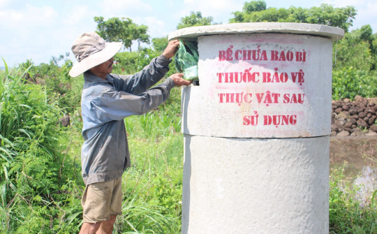 Cư Jút: Hiệu quả từ việc lắp đặt bể chứa rác thải nguy hại nông nghiệp