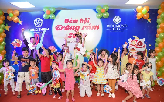 Mang “Trăng yêu thương” đến với các em thiếu nhi tại các Khu căn hộ của Tập đoàn Hưng Thịnh.