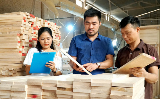 Thương hiệu Vua Ghế Gỗ: Mang sang trọng đến ngôi nhà Việt