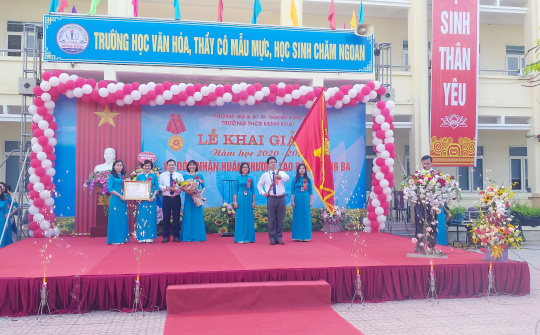 Trường THCS Minh Khai (TP Thanh Hóa) khai giảng năm học mới và đón Huân chương Lao động hạng Ba