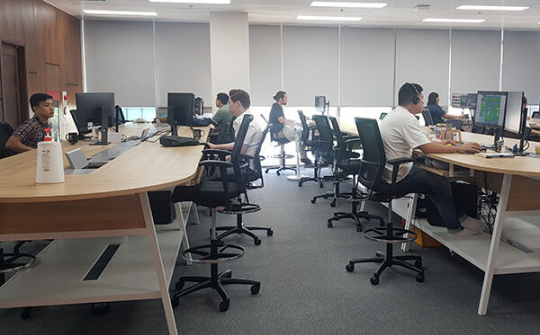 Người làm việc hưởng lương: Bế tắc mùa COVID-19?