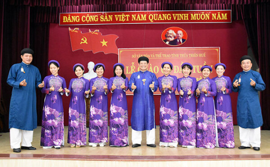 Huế tái hiện trang phục truyền thống: Thí điểm vận động từng phần