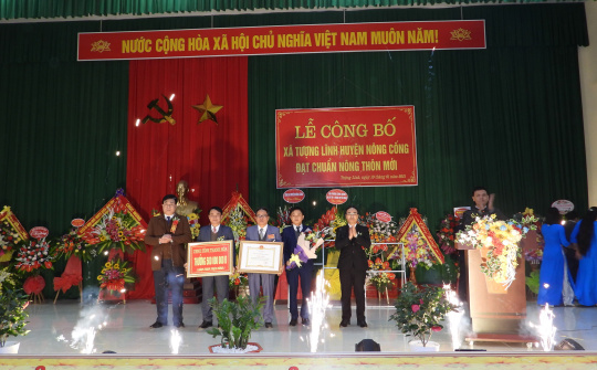 Tượng Lĩnh đón Bằng công nhận xã đạt chuẩn nông thôn mới