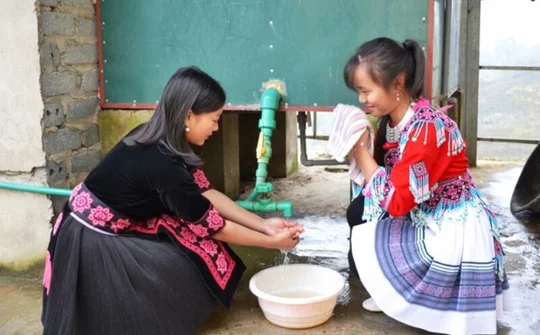 Sáng chế cấp nước nóng từ công nghệ ủ trấu của thầy giáo vùng cao