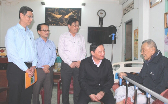 Khánh Hòa: Bí thư Tỉnh ủy thăm và chúc Tết gia đình chính sách