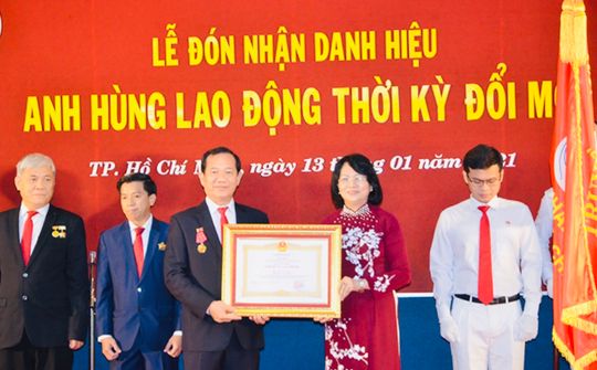 Bệnh viện Nhân dân 115 đón nhận danh hiệu Anh hùng Lao động thời kỳ đổi mới
