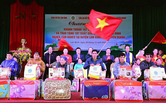 Vận động 1,5 triệu suất quà cho người nghèo, nạn nhân chất độc da cam