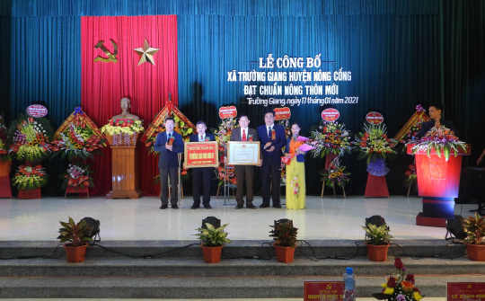 Trường Giang đón Bằng công nhận xã đạt chuẩn nông thôn mới