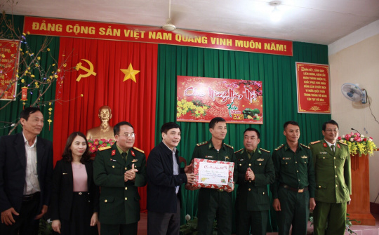 Đắk Lắk: Bí thư Tỉnh uỷ chúc Tết, tặng quà Bộ đội Biên Phòng