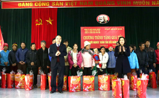 Phú Thọ: Khám bệnh, cấp phát thuốc miễn phí và tặng quà tết gia đình đối tượng chính sách