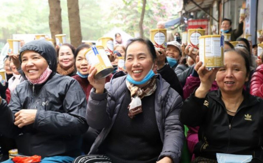 Tư vấn sức khỏe, tặng quà cho người dân trên địa bàn TP Hà Nội