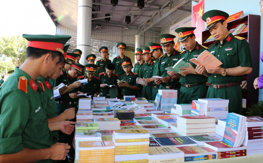 Tiếp tục nghiên cứu, bổ sung, phát triển lý luận quốc phòng, quân sự trong điều kiện mới