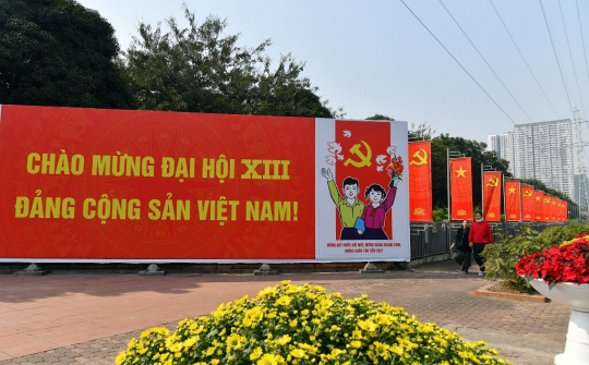 Hà Nội rực rỡ cờ hoa chào mừng Đại hội XIII của Đảng