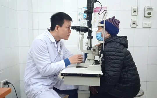 TTƯT, TS.BS Trần Khánh Sâm: Tiếp thêm nguồn sáng cho đôi mắt