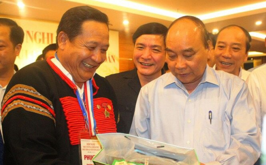 Thầy thuốc Khăm Phết Lào với phương thuốc “bí truyền Amakong” tham gia vào công tác xã hội – từ thiện